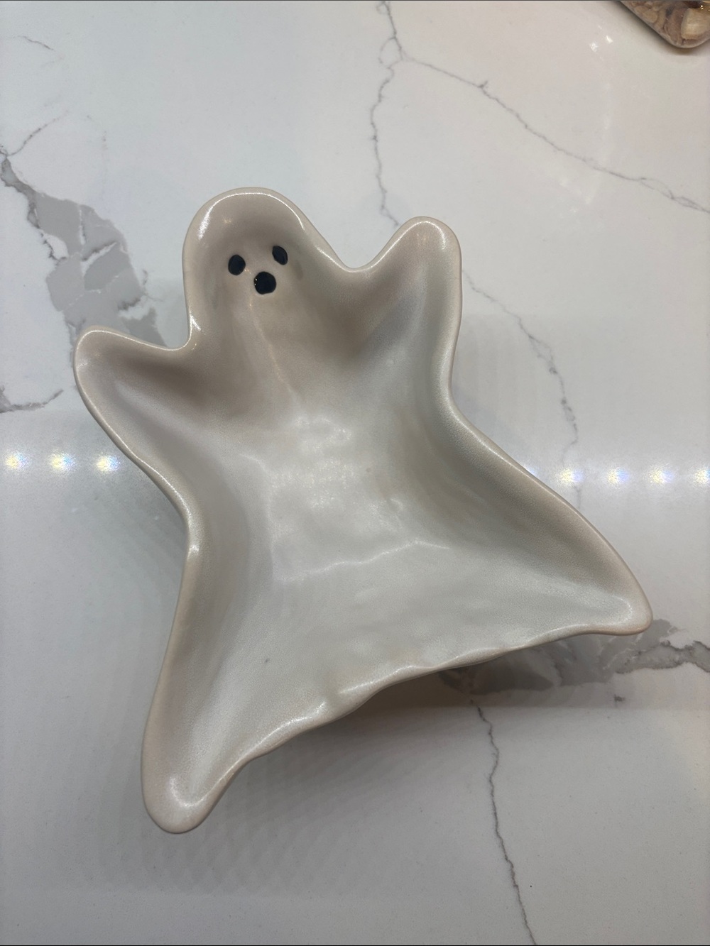 Pottery Barn Ghost Stoneware Bowl